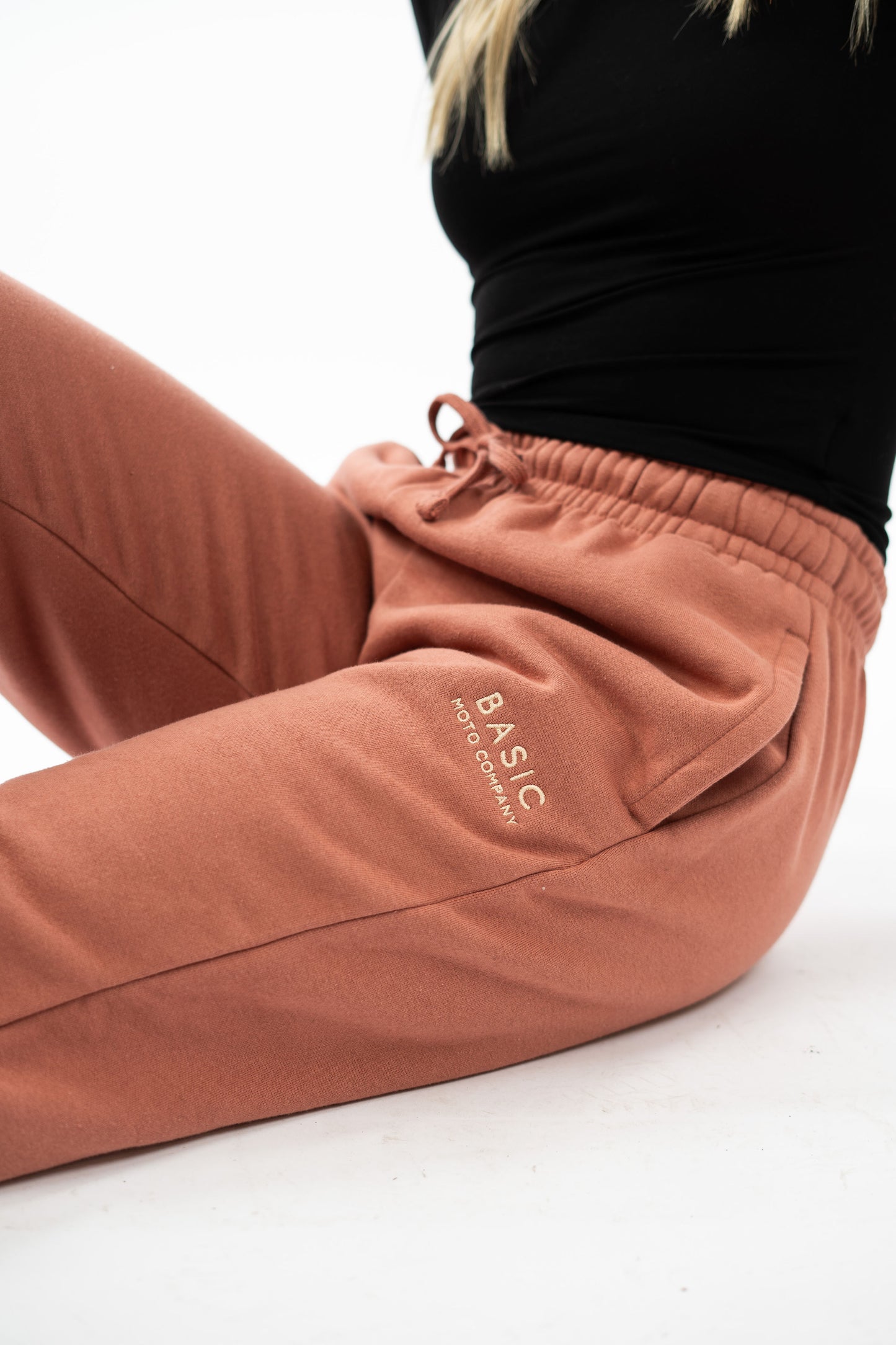 BASIC - Women's Sweatpants - Rust